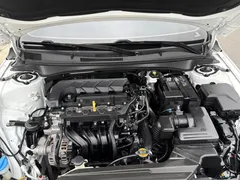 2022 Hyundai Elantra 1.5L CVT LUX Premium, белый — фото 22