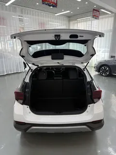 2022 Toyota Yaris L Zhixuan X 1.5L CVT Luxury Plus, белый — фото 10