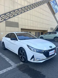 2022 Hyundai Elantra 1.5L CVT LUX Premium, белый — фото 3