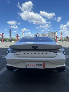 2022 Hyundai Elantra 1.5L CVT LUX Premium, белый — фото 4