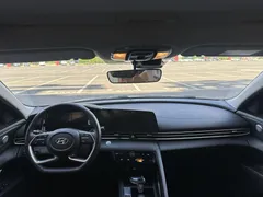 2022 Hyundai Elantra 1.5L CVT LUX Premium, белый — фото 8