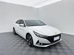 2022 Hyundai Elantra 1.5L CVT LUX Premium, белый — фото 3