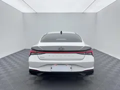 2022 Hyundai Elantra 1.5L CVT LUX Premium, белый — фото 5
