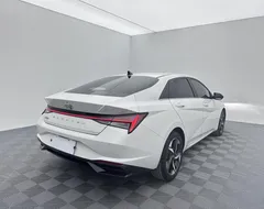 2022 Hyundai Elantra 1.5L CVT LUX Premium, белый — фото 6