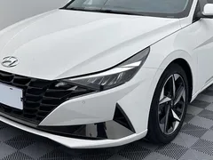 2022 Hyundai Elantra 1.5L CVT LUX Premium, белый — фото 7