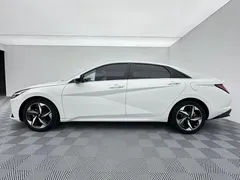 2022 Hyundai Elantra 1.5L CVT LUX Premium, белый — фото 8