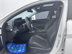 2022 Hyundai Elantra 1.5L CVT LUX Premium, белый — фото 10