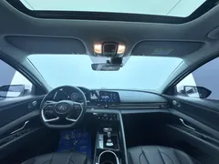 2022 Hyundai Elantra 1.5L CVT LUX Premium, белый — фото 11