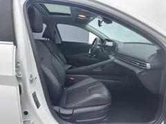 2022 Hyundai Elantra 1.5L CVT LUX Premium, белый — фото 12