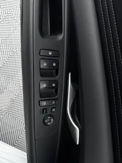 2022 Hyundai Elantra 1.5L CVT LUX Premium, белый — фото 17