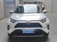 2023 Toyota RAV4 2.0L CVT 2WD 20th Anniversary Platinum, белый — фото 2