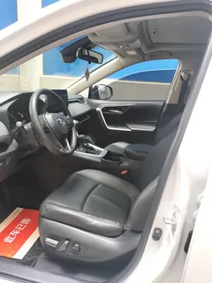 2023 Toyota RAV4 2.0L CVT 2WD 20th Anniversary Platinum, белый — фото 4