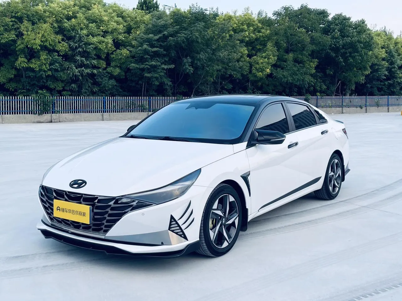 2022 Hyundai Elantra 1.5L CVT LUX Premium