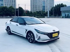 2022 Hyundai Elantra 1.5L CVT LUX Premium, белый — фото 3