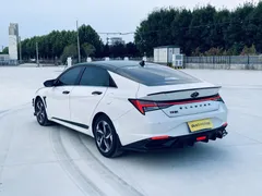 2022 Hyundai Elantra 1.5L CVT LUX Premium, белый — фото 6
