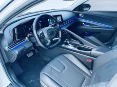 2022 Hyundai Elantra 1.5L CVT LUX Premium, белый — фото 7