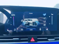 2022 Hyundai Elantra 1.5L CVT LUX Premium, белый — фото 10