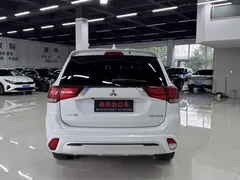2021 Mitsubishi Outlander 2.0L 2WD 5-seat, белый — фото 5