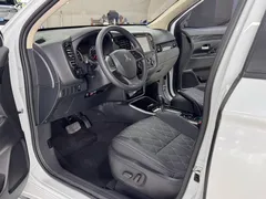 2021 Mitsubishi Outlander 2.0L 2WD 5-seat, белый — фото 7