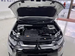 2021 Mitsubishi Outlander 2.0L 2WD 5-seat, белый — фото 15