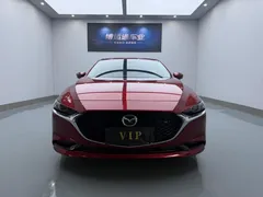 2022 Mazda Mazda3 2.0L AT, красный — фото 2