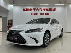 2022 Lexus ES 200 Excellence, белый — фото 1