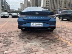 2022 Hyundai Elantra 1.5L CVT LUX Premium, синий — фото 4