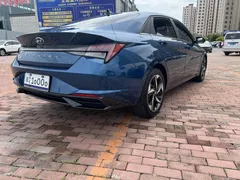 2022 Hyundai Elantra 1.5L CVT LUX Premium, синий — фото 5