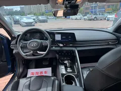 2022 Hyundai Elantra 1.5L CVT LUX Premium, синий — фото 10