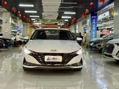2022 Hyundai Elantra 1.5L CVT LUX Premium, белый — фото 2