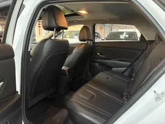 2022 Hyundai Elantra 1.5L CVT LUX Premium, белый — фото 5