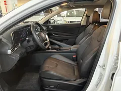 2022 Hyundai Elantra 1.5L CVT LUX Premium, белый — фото 6