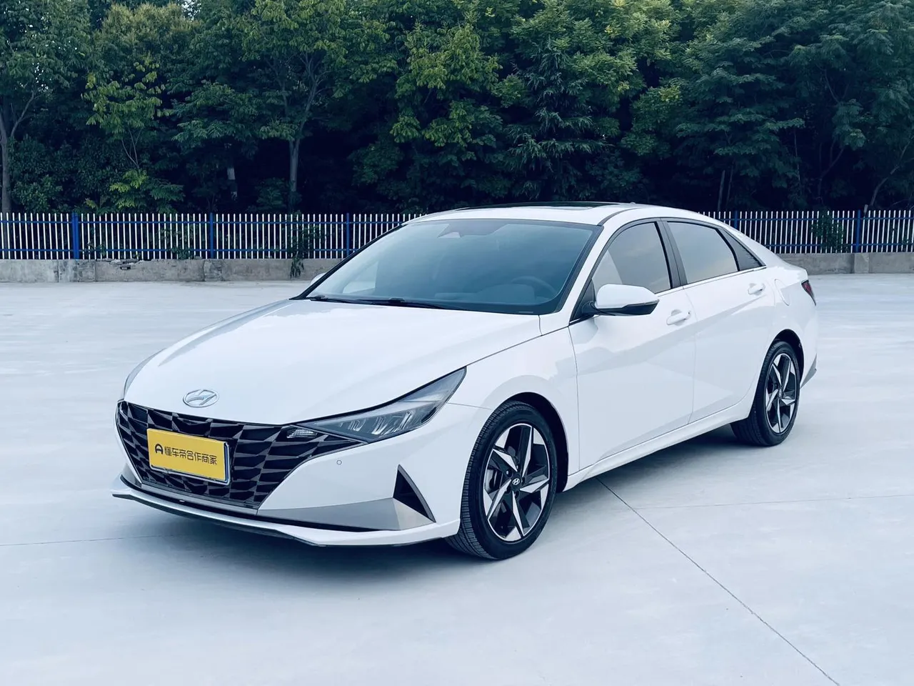 2022 Hyundai Elantra 1.5L CVT LUX Premium
