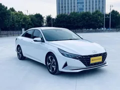 2022 Hyundai Elantra 1.5L CVT LUX Premium, белый — фото 3