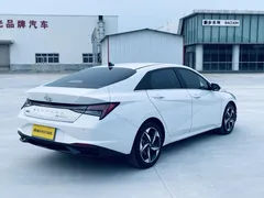 2022 Hyundai Elantra 1.5L CVT LUX Premium, белый — фото 4