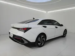 2023 Hyundai Elantra 1.5L CVT LUX Premium, белый — фото 4