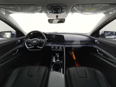 2023 Hyundai Elantra 1.5L CVT LUX Premium, белый — фото 7