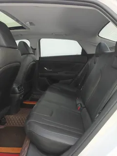 2023 Hyundai Elantra 1.5L CVT LUX Premium, белый — фото 19