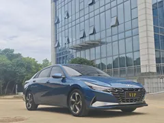 2022 Hyundai Elantra 1.5L CVT LUX Premium, синий — фото 3