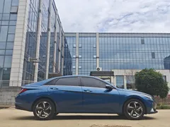 2022 Hyundai Elantra 1.5L CVT LUX Premium, синий — фото 4