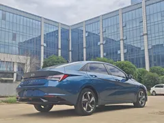 2022 Hyundai Elantra 1.5L CVT LUX Premium, синий — фото 5