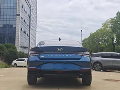 2022 Hyundai Elantra 1.5L CVT LUX Premium, синий — фото 6