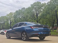 2022 Hyundai Elantra 1.5L CVT LUX Premium, синий — фото 7