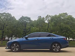 2022 Hyundai Elantra 1.5L CVT LUX Premium, синий — фото 8