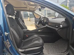 2022 Hyundai Elantra 1.5L CVT LUX Premium, синий — фото 12
