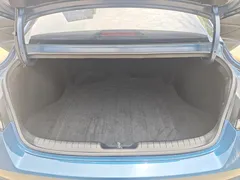 2022 Hyundai Elantra 1.5L CVT LUX Premium, синий — фото 14