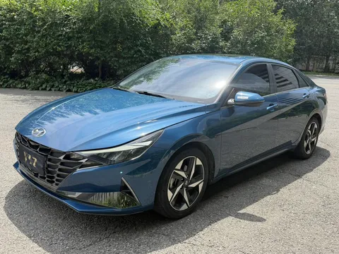 2022 Hyundai Elantra 1.5L CVT LUX Premium