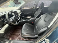 2022 Hyundai Elantra 1.5L CVT LUX Premium, синий — фото 7