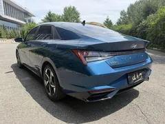 2022 Hyundai Elantra 1.5L CVT LUX Premium, синий — фото 24