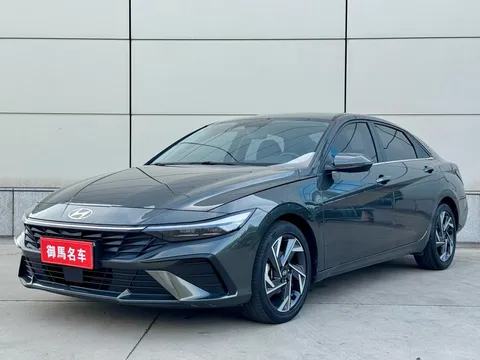 2023 Hyundai Elantra 1.5L CVT LUX Premium